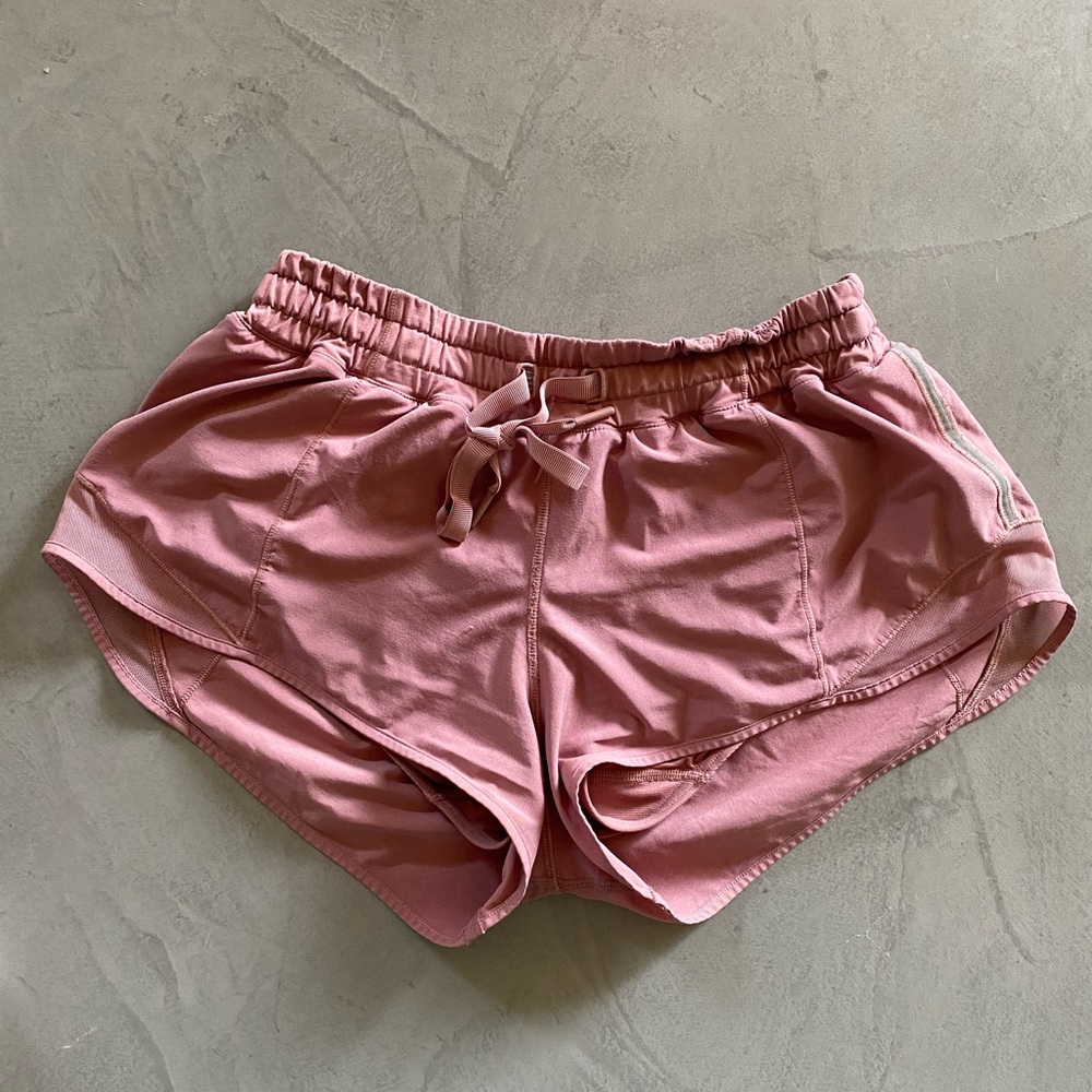 Lululemon hotty hot short blush/mauve 2.5”